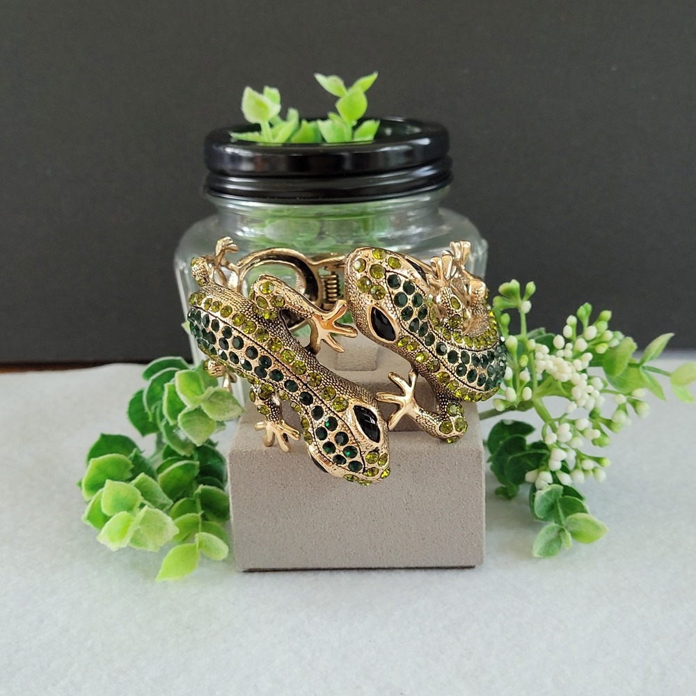 Green Rhinestone Gecko Hinged Cuff Bracelet Gold Tone Figural Statement - Picture 2 of 12